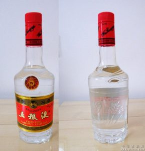 Baijiu kan være veldig sterk på smak.